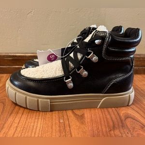 Women’s Kimber Boots Sz 5.5